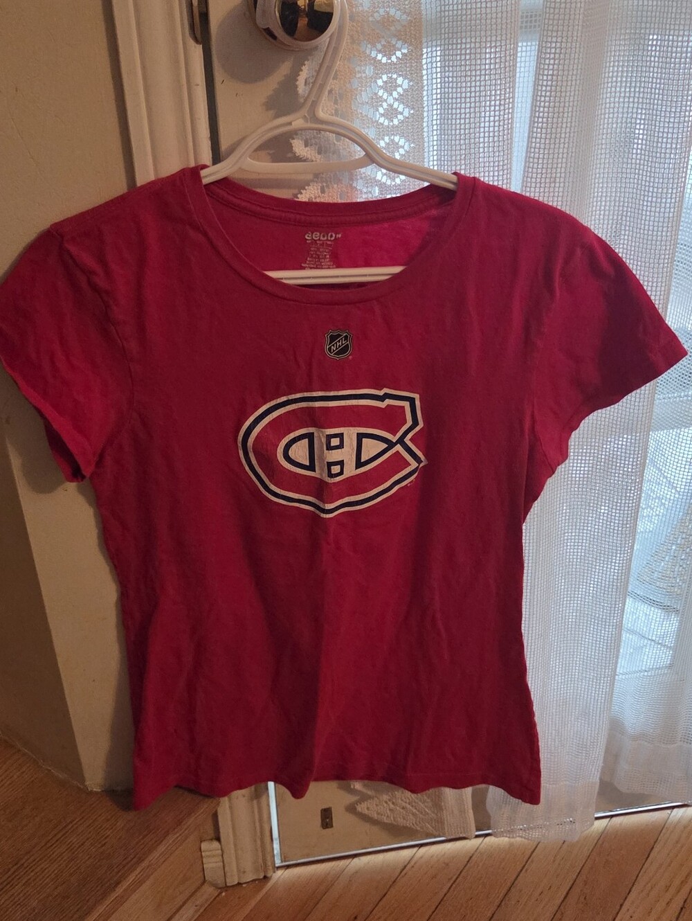 Women's Small Montreal Canadiens Red Logo Tee